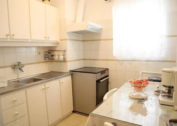 By The Sea * ניקיאנה