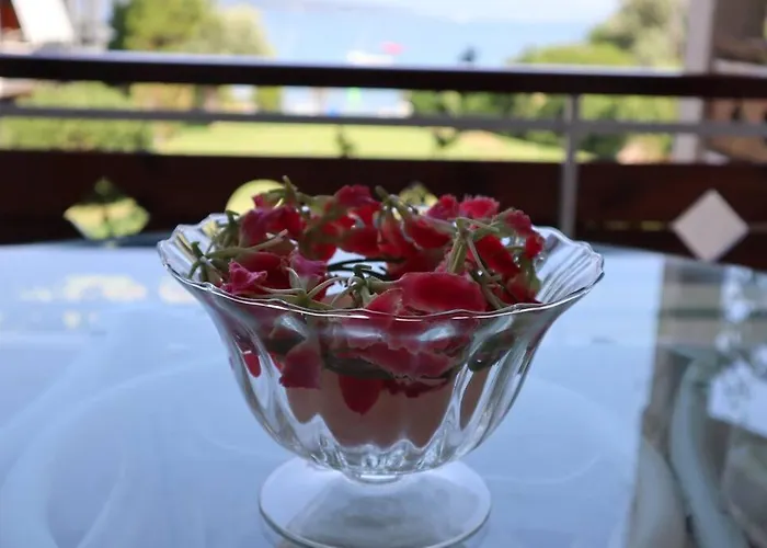 By The Sea * ניקיאנה