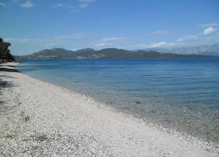 By The Sea ניקיאנה