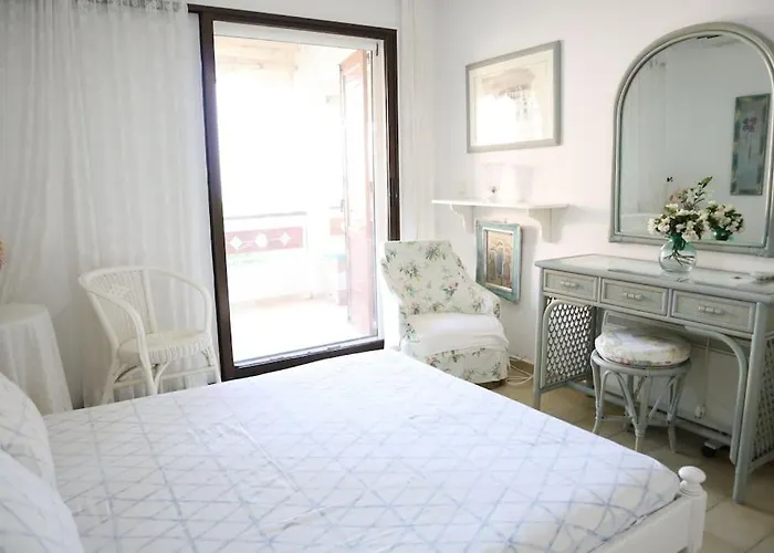 By The Sea * ניקיאנה